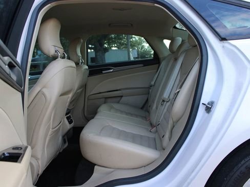 Used 2013 Ford Fusion SE FWD image 8