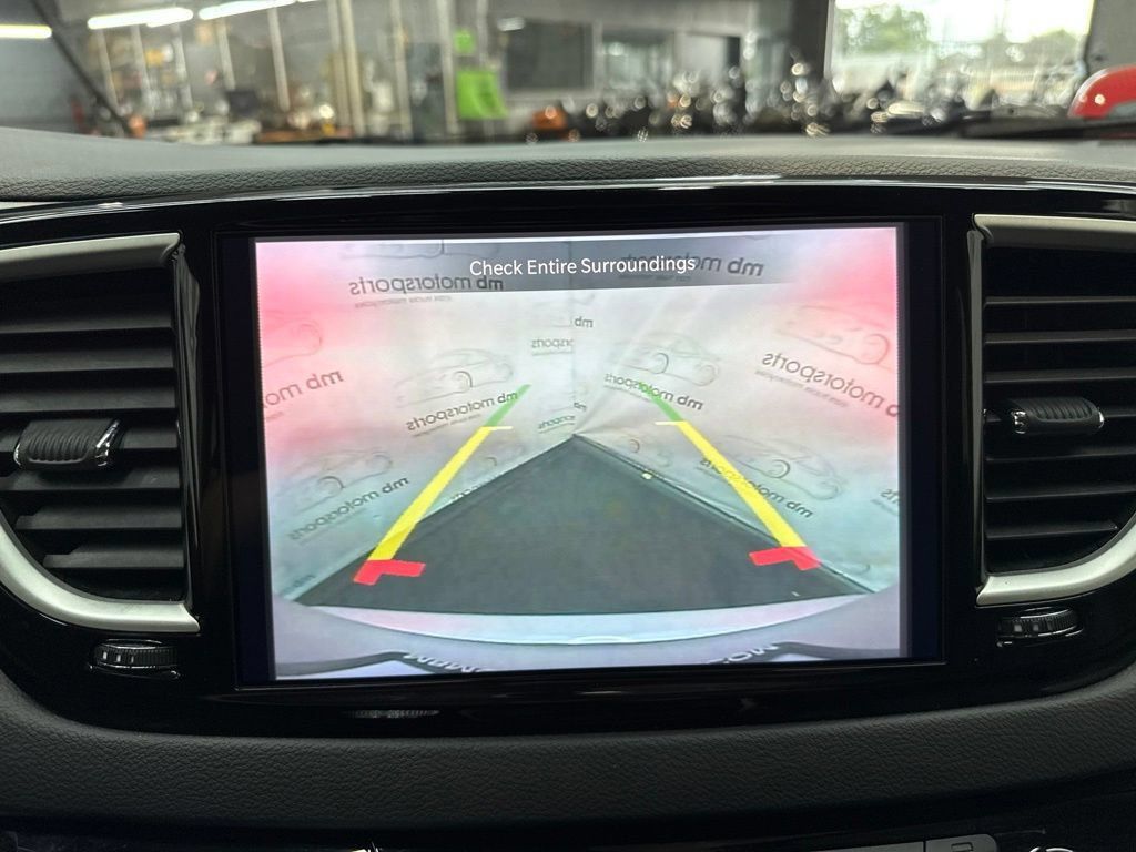 Used 2024 Chrysler Pacifica Touring-L FWD image 26