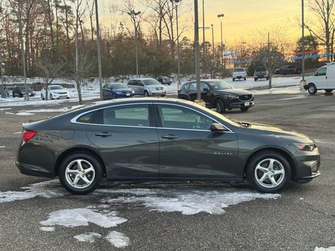 Used 2017 Chevrolet Malibu LS image 6