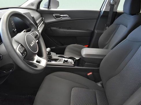 Used 2025 Kia Sportage LX image 24