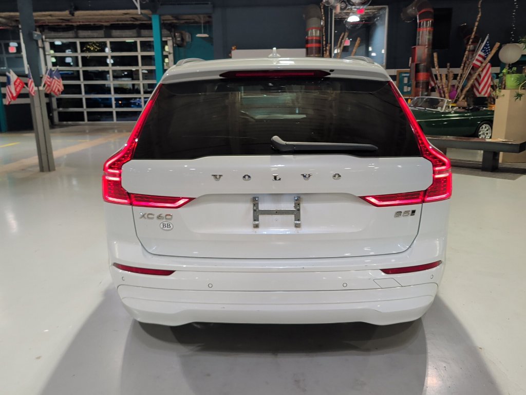 Used 2022 Volvo XC60 B5 Momentum w/ Climate Package AWD/4WD image 12