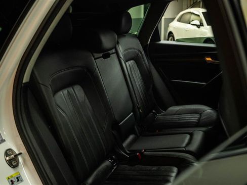 Used 2022 Audi Q5 2.0T Premium w/ Convenience Package AWD/4WD image 12