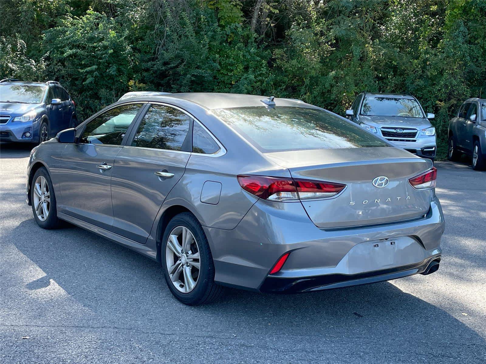 Used 2018 Hyundai Sonata SEL w/ Tech Package 02 FWD image 3