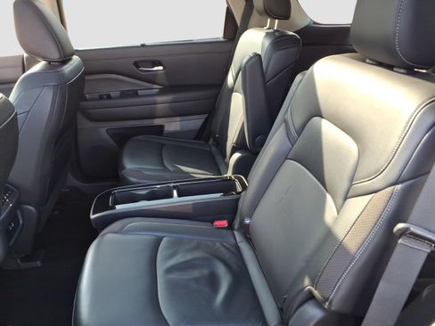 Used 2025 Nissan Pathfinder SL w/ SL Premium Package AWD/4WD image 14