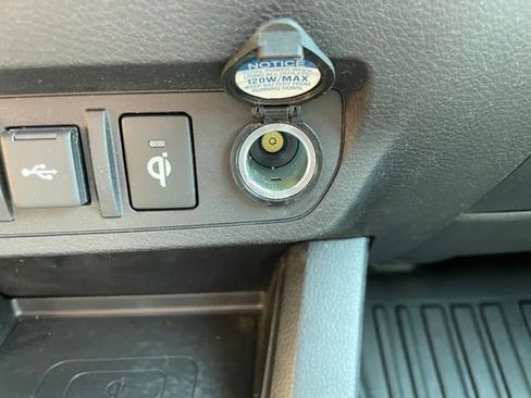 Used 2022 Toyota Tacoma TRD Off-Road w/ Technology Package AWD/4WD image 31