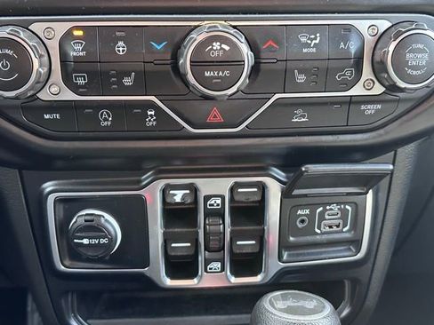 Used 2022 Jeep Wrangler Unlimited Sport image 17