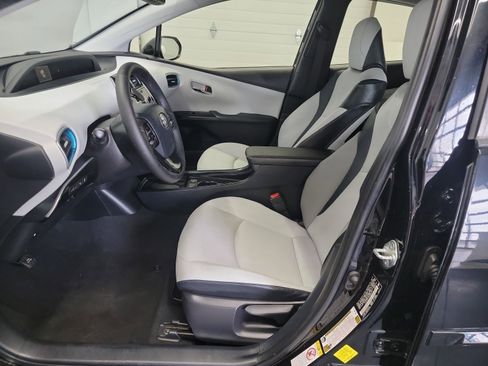 Used 2019 Toyota Prius XLE AWD/4WD image 12
