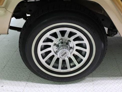 Used 1989 Jeep Grand Wagoneer image 31