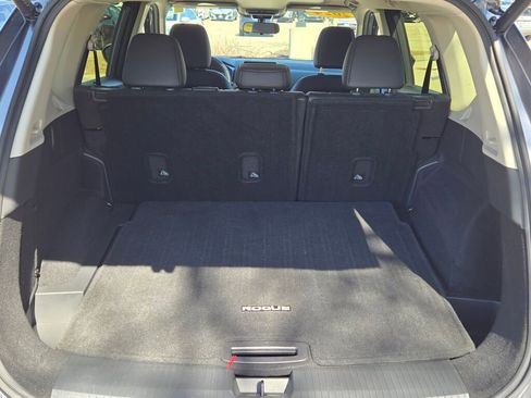 Used 2024 Nissan Rogue SV w/ SV Premium Package image 14