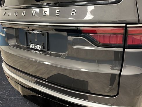 Used 2023 Jeep Wagoneer 4WD w/ Premium Group I image 40