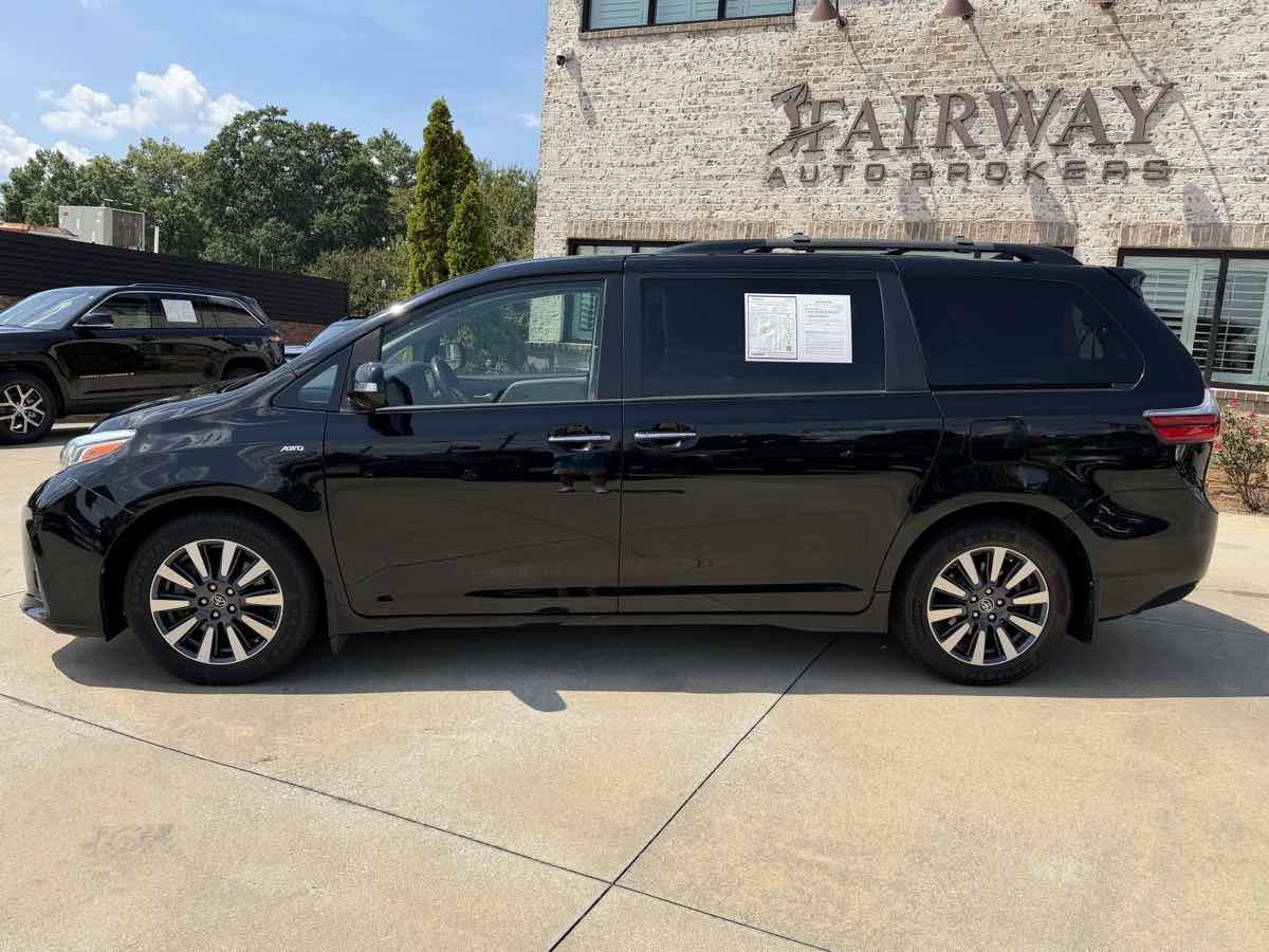 Used 2020 Toyota Sienna Limited Premium w/ Carpet Mat Package AWD/4WD image 9