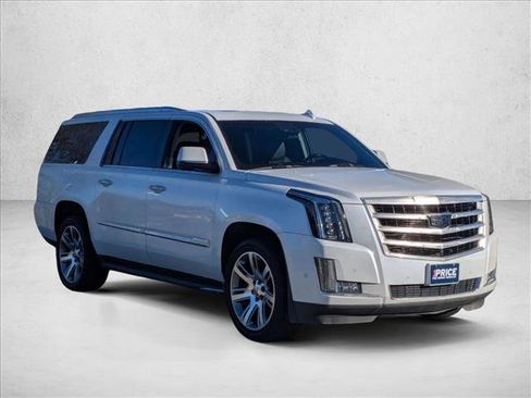 Used 2017 Cadillac Escalade ESV Luxury image 3