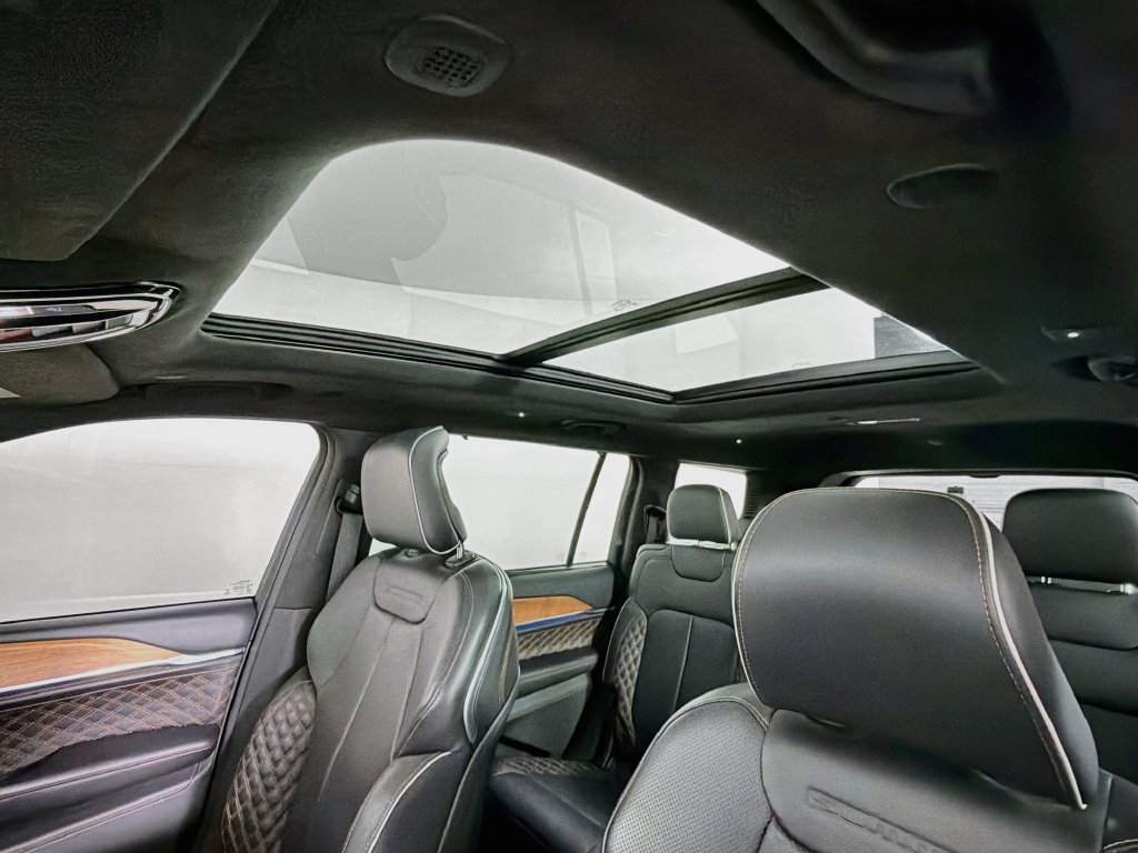 Used 2023 Jeep Grand Cherokee L Summit AWD/4WD image 23
