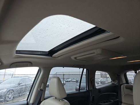 Used 2018 Honda Pilot Touring image 9