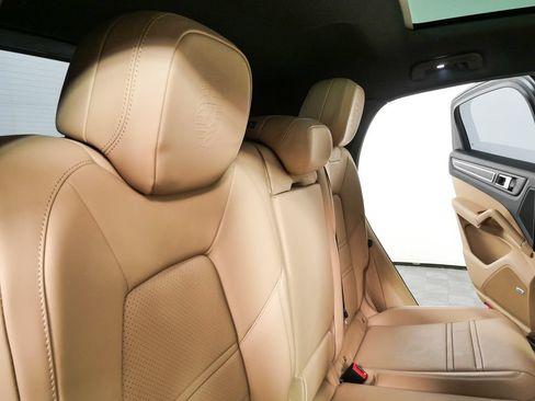 Certified 2023 Porsche Cayenne Coupe AWD/4WD image 24