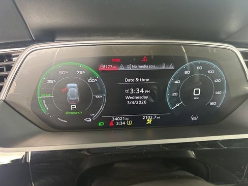 Used 2024 Audi Q8 e-tron Premium Plus w/ Premium Plus Package image 31