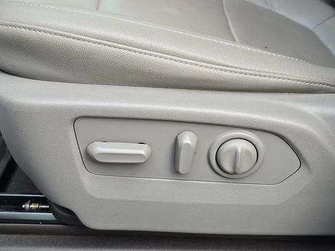 Certified 2022 GMC Sierra 1500 SLT w/ SLT Premium Package image 9