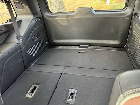 Used 2023 GMC Yukon Denali Ultimate AWD/4WD image 11