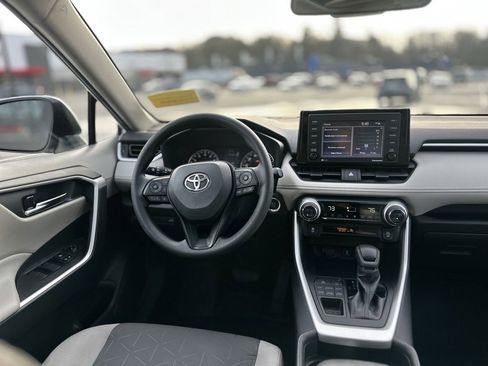 Used 2020 Toyota RAV4 XLE image 12