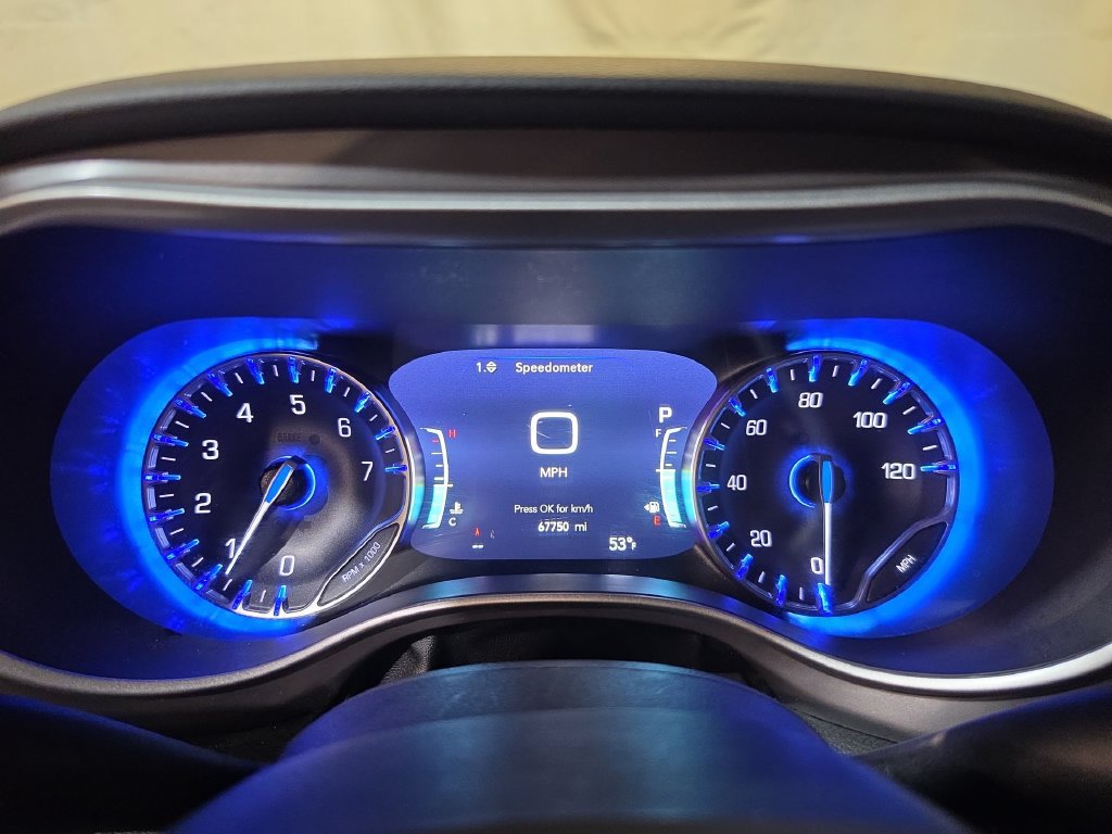 Used 2025 Chrysler Pacifica Select FWD image 10