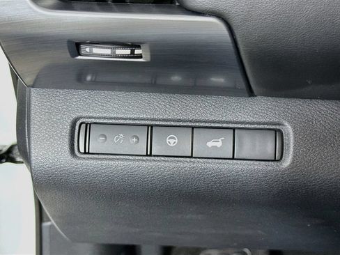 Used 2023 Nissan Pathfinder SL w/ Lighting Package (N92) AWD/4WD image 10