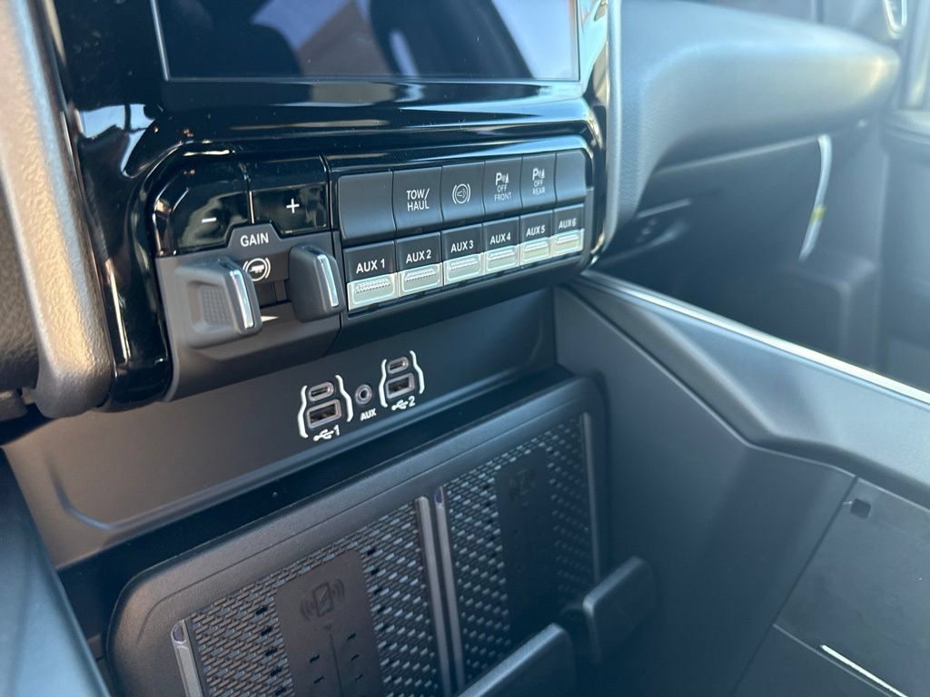 New 2027 RAM 3500 Big Horn AWD/4WD image 29