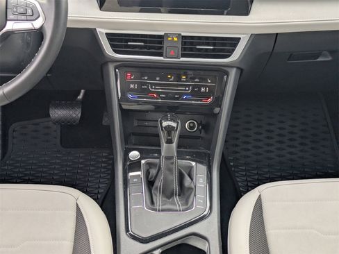 Used 2025 Volkswagen Taos SE w/ Panoramic Sunroof Package image 26