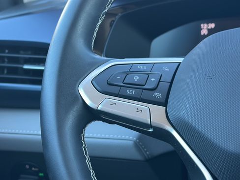 Used 2024 Volkswagen Taos SE w/ MDO Package image 29