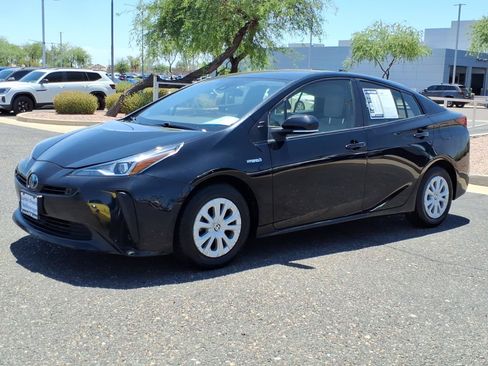 Used 2022 Toyota Prius LE FWD image 3