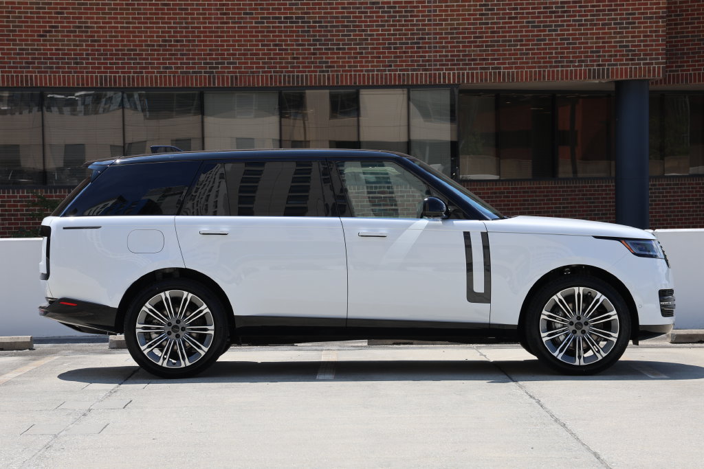 New 2026 Land Rover Range Rover Long Wheelbase SE AWD/4WD image 4