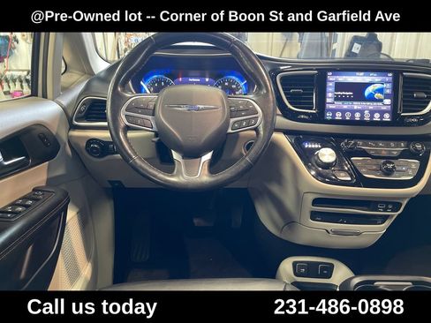 Used 2020 Chrysler Pacifica Touring-L Plus FWD image 17