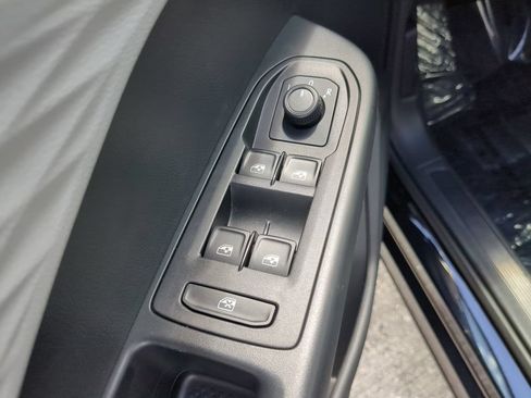 Certified 2022 Volkswagen Taos S FWD image 16