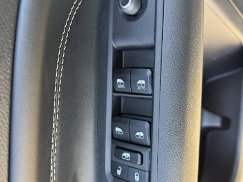 Certified 2024 Jeep Compass Latitude w/ Altitude Special Edition image 9