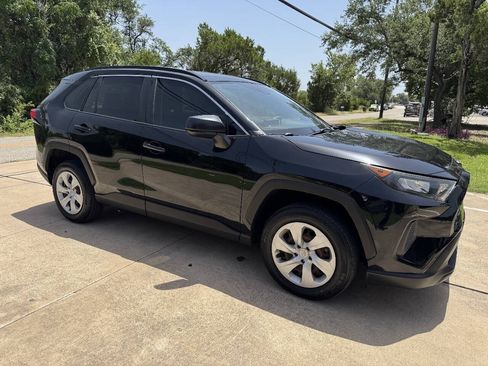 Used 2019 Toyota RAV4 LE FWD image 14