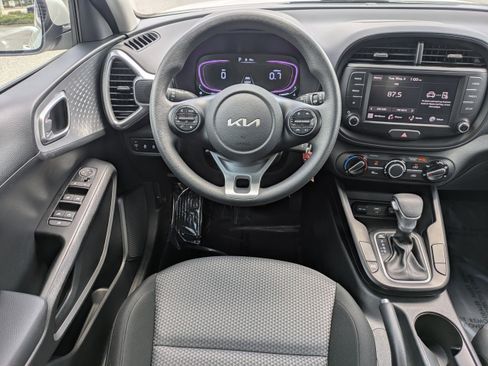 Used 2024 Kia Soul LX w/ Option Group 015 FWD image 16