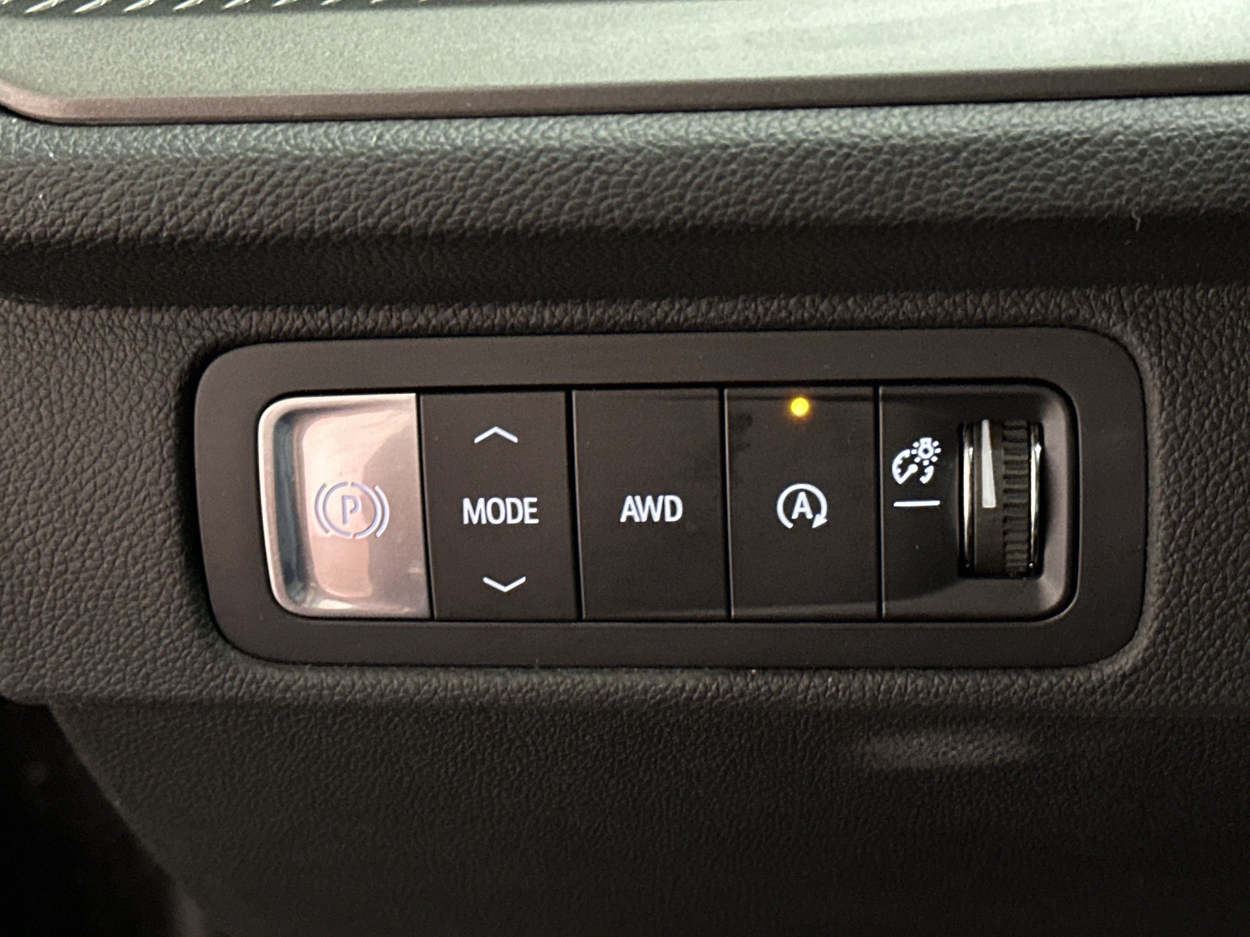 Used 2025 Chevrolet Traverse LT AWD/4WD image 38