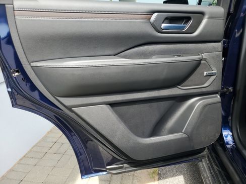 New 2025 Nissan Armada SL w/ Captain's Chari Seat Package image 23