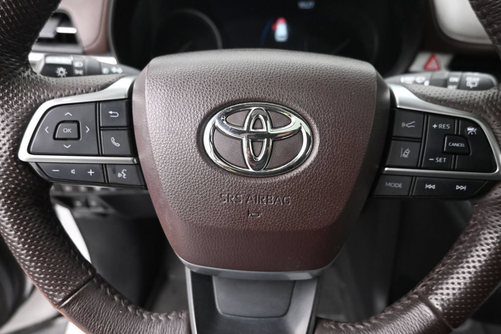 Used 2022 Toyota Sienna Platinum AWD/4WD image 19