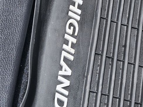 Certified 2019 Toyota Highlander XLE FWD image 35