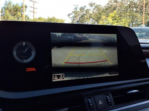 Used 2022 Lexus ES 300h w/ Premium Package image 7