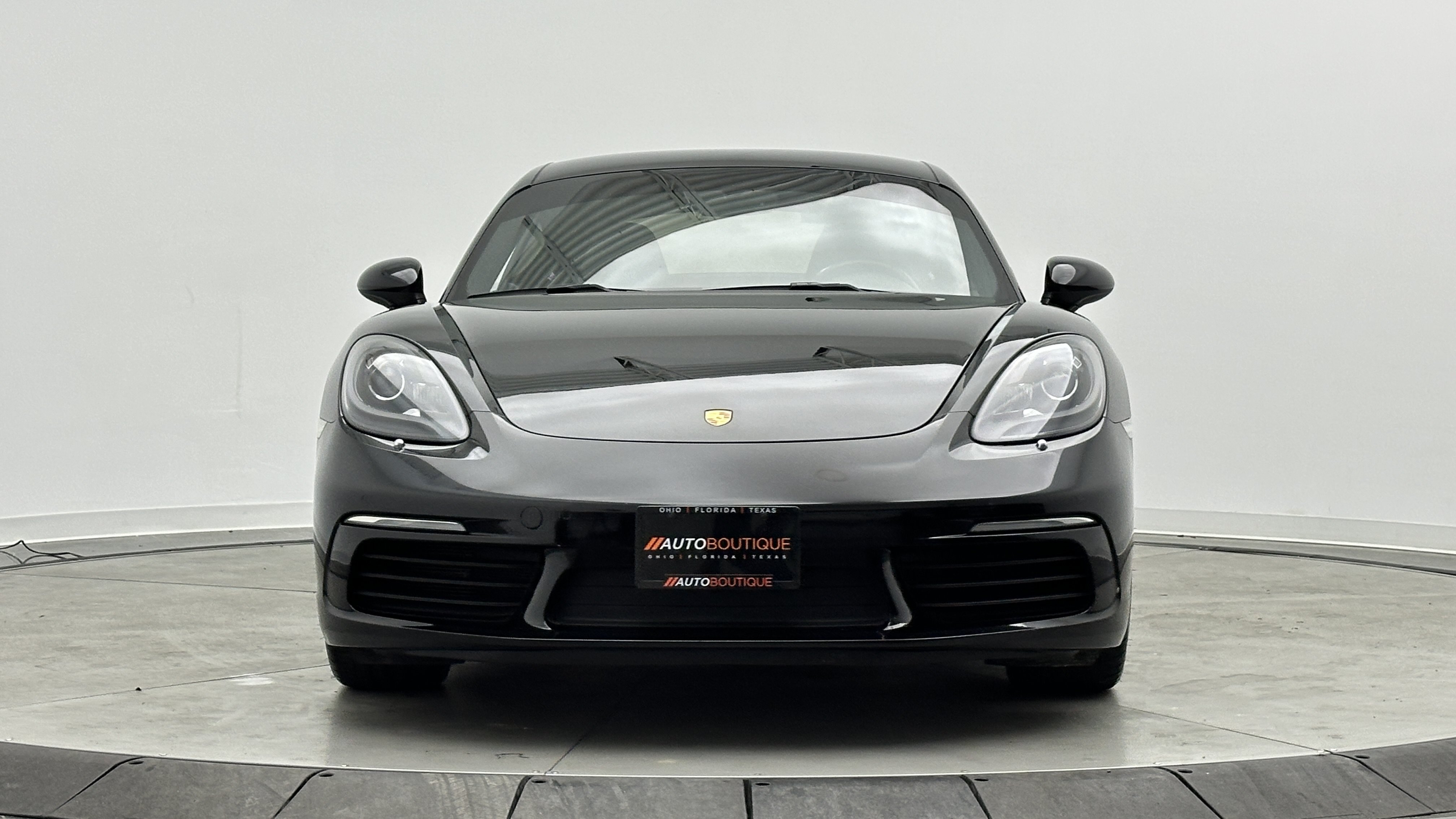 Used 2019 Porsche 718 Cayman RWD image 2