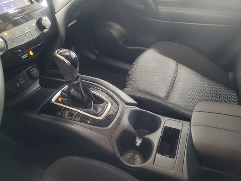 Used 2018 Nissan Rogue S image 26