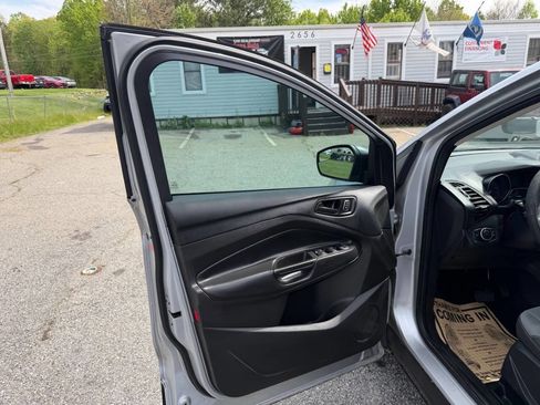 Used 2018 Ford Escape S image 9