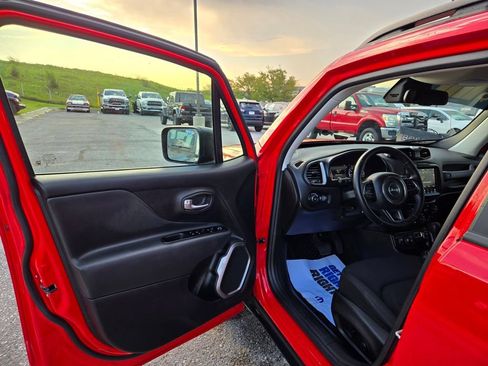 Used 2022 Jeep Renegade Latitude w/ Convenience Group AWD/4WD image 13