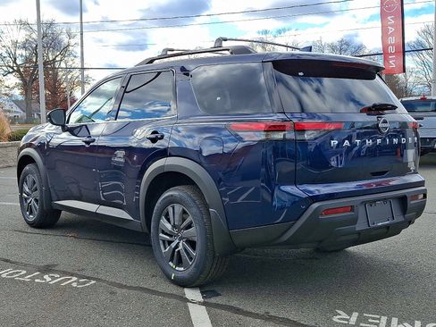 New 2025 Nissan Pathfinder SV image 3