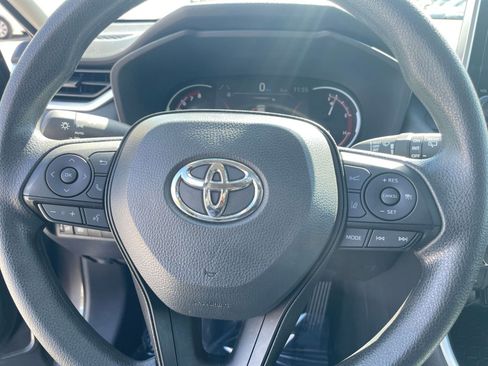 Used 2025 Toyota RAV4 XLE image 28