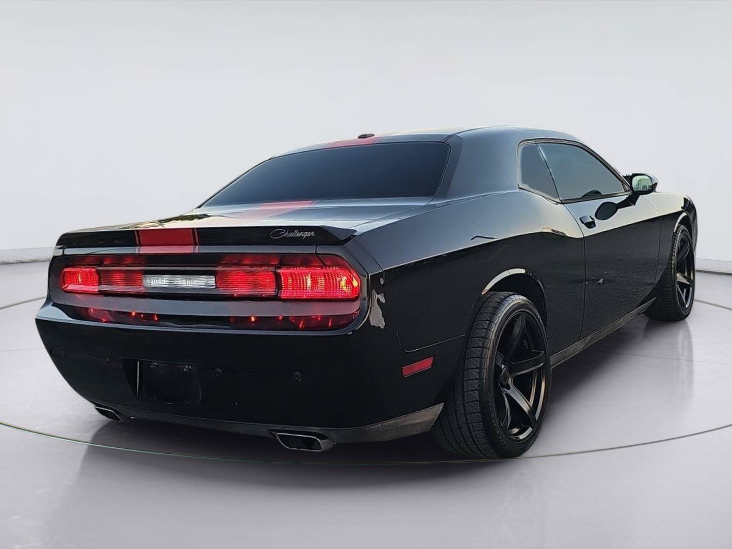 Used 2013 Dodge Challenger SXT RWD image 5