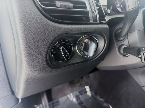 Certified 2025 Porsche Macan image 11