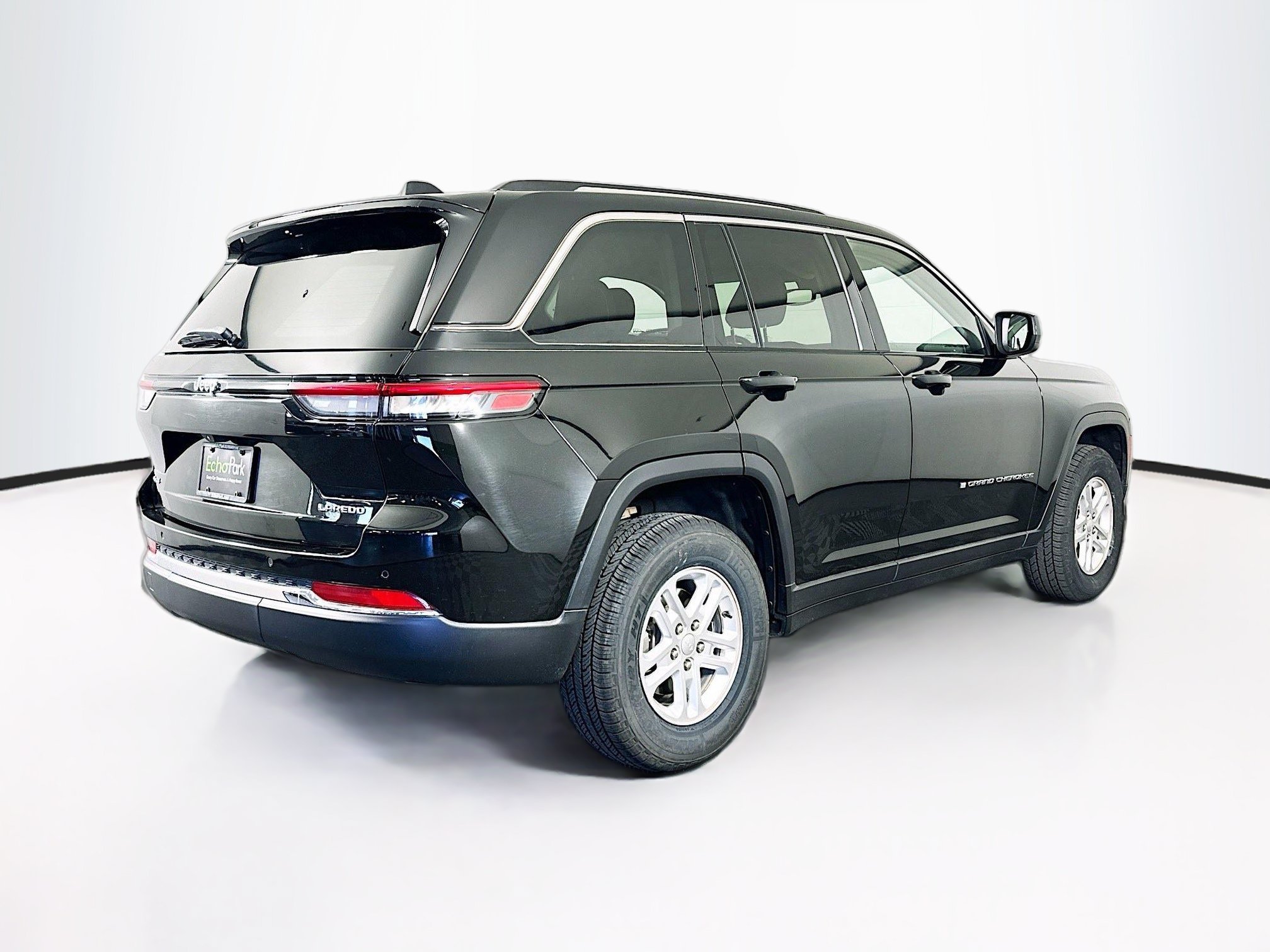Used 2022 Jeep Grand Cherokee Laredo w/ Luxury Tech Group I AWD/4WD image 9