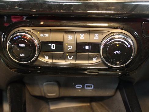 Used 2025 Chevrolet Trax RS w/ Sunroof Package image 25